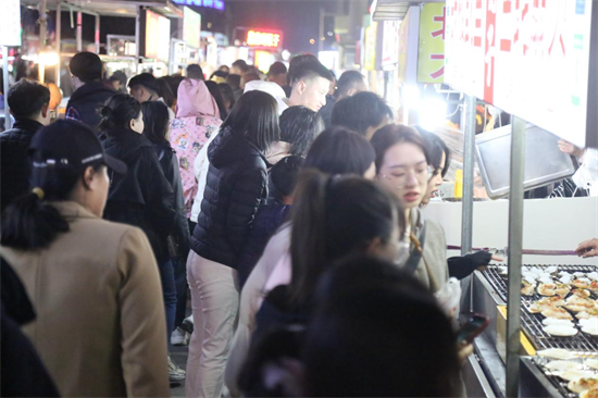 延吉市新村夜市 点燃城市“夜经济”_fororder_图片2