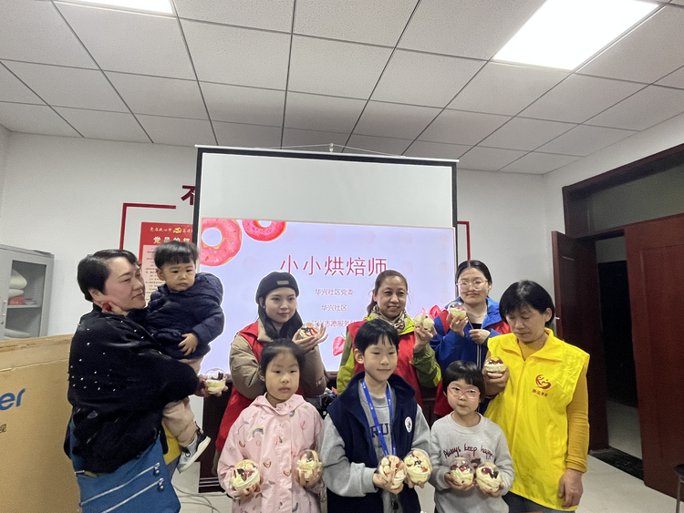 （原创）石家庄市裕华区开展“小小烘焙师 亲子DIY蛋糕”青年人才亲子体验活动_fororder_图片1