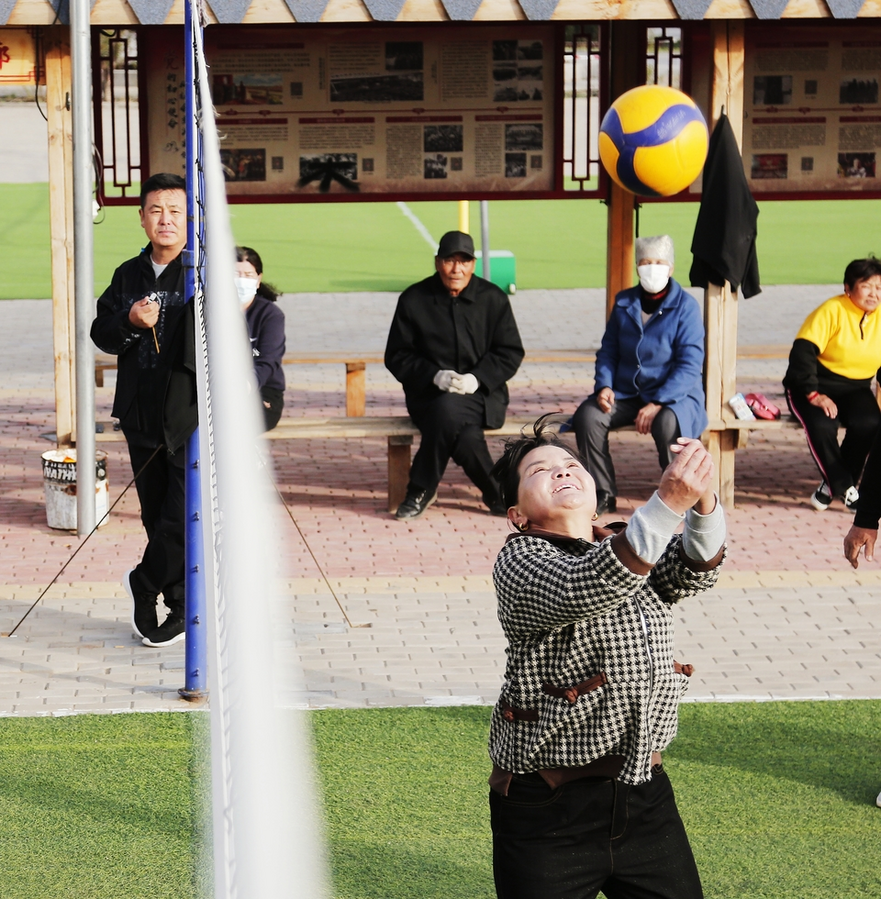 A Perfect Example of Sheer Love of Sports: Volleyball Playing in Angsu Town of Inner Mongolia_fororder_79