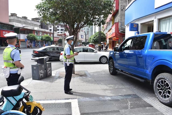 （转载）【文明出行】广汉交警向不文明交通陋习“亮剑”_fororder_1683600896284