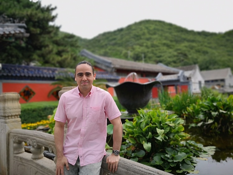 资讯有故事｜巴西汉学家乔治·西内迪诺：和谐的理念贯穿着中国文化