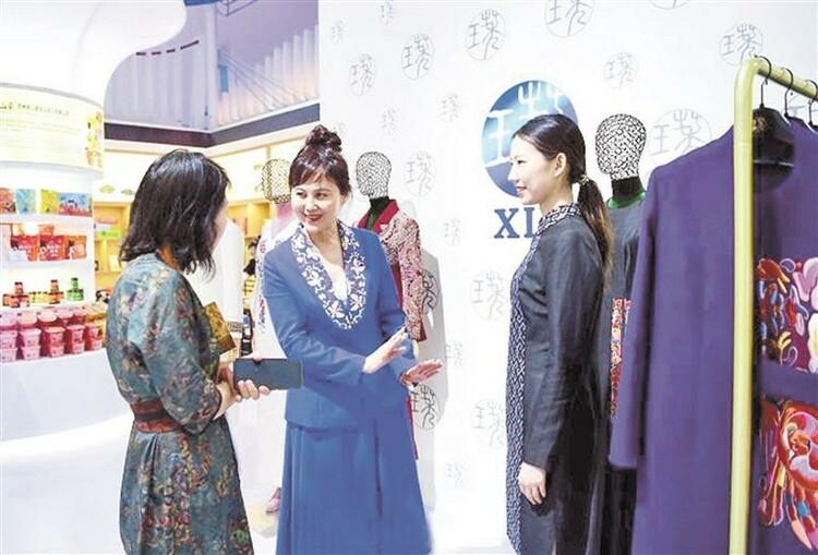 多彩黔货精彩亮相消博会_fororder_中首