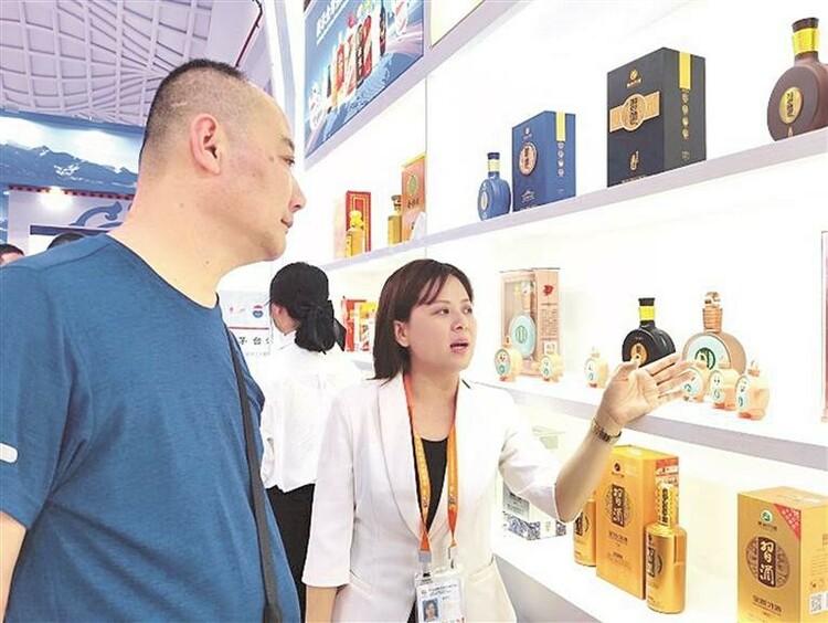 多彩黔货精彩亮相消博会_fororder_中首2