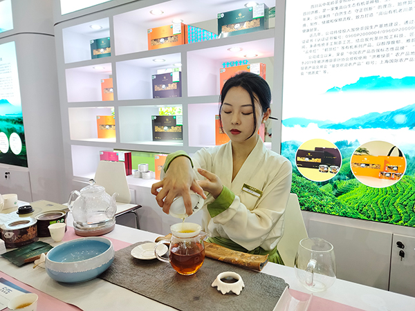 全球网友来品茶啦 洪雅瓦屋春雪即将打开你的味蕾新世界_fororder_冲泡瓦屋春雪-摄影-方秦