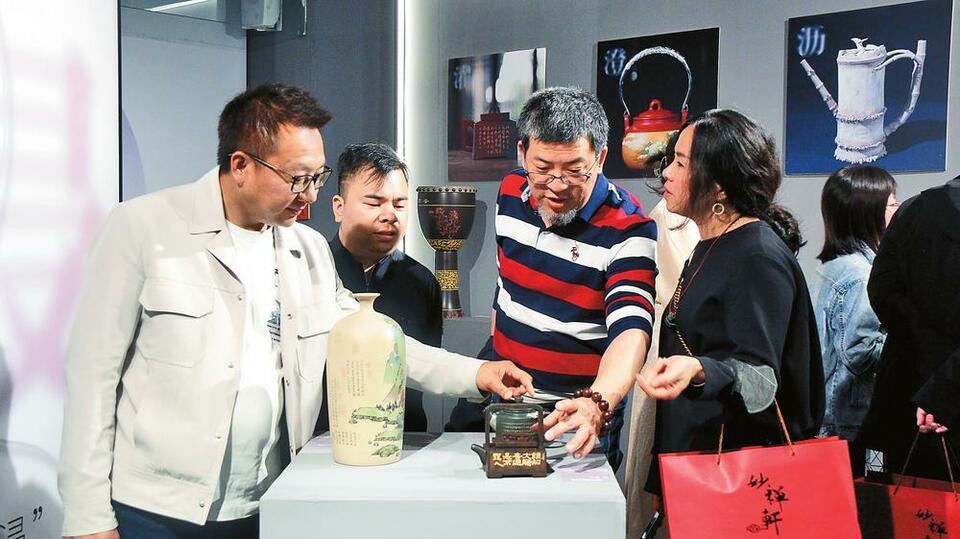 200余件云南建水紫陶精品在沪亮相_fororder_b261