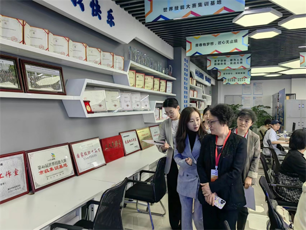 重庆市专家组赴重庆电子工程职业学院开展调研评审_fororder_图片2