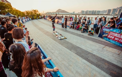 【环创】助力青岛夜经济 一颗新星临海绽放 ——东方影都星光岛酒吧街斟酒开街