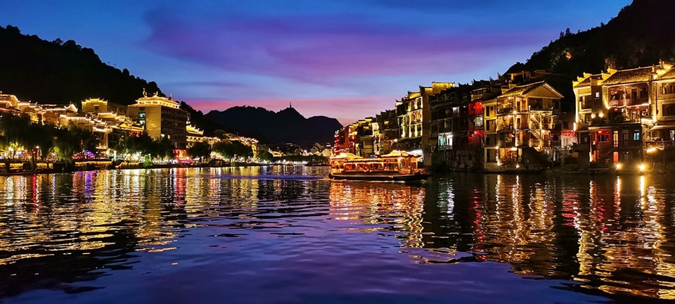 贵州镇远古城：文旅融合谱新篇_fororder_镇远古城夜景（江春健 摄）