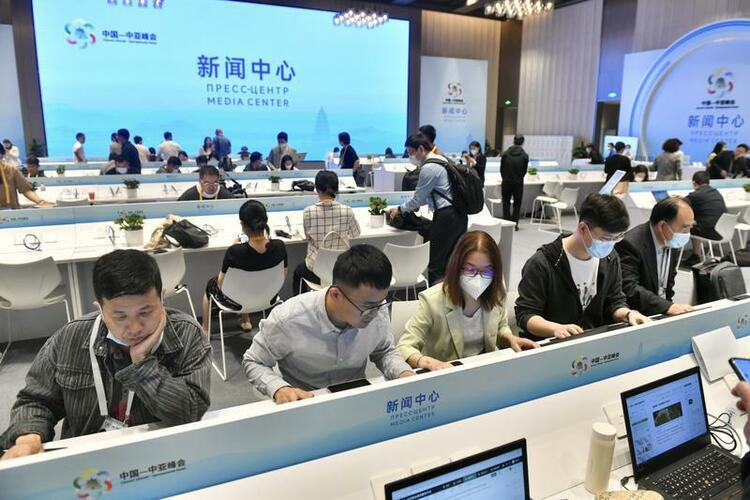 中国—中亚峰会新闻中心启用 中外记者沉浸式感受“陕西元素”