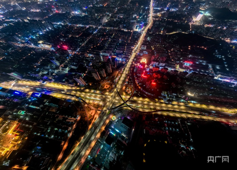 山东济南：点亮泉城夜景“新名片”