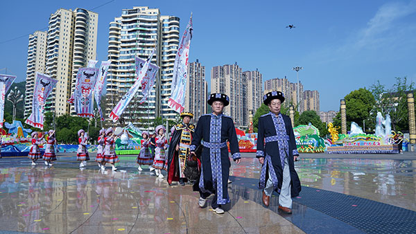 宜宾：祭花杆 大联欢 欢度兴文苗族花山节_fororder_祭花杆活动现场-供图-兴文县委宣传部