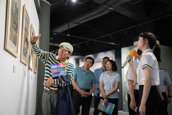 重庆市茄子溪中学第六届美术教育成果展启幕_fororder_图片2