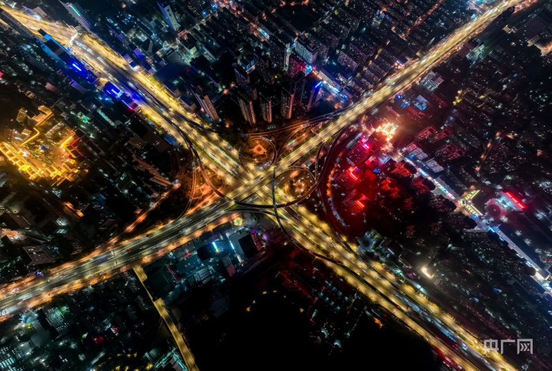 山东济南：点亮泉城夜景“新名片”