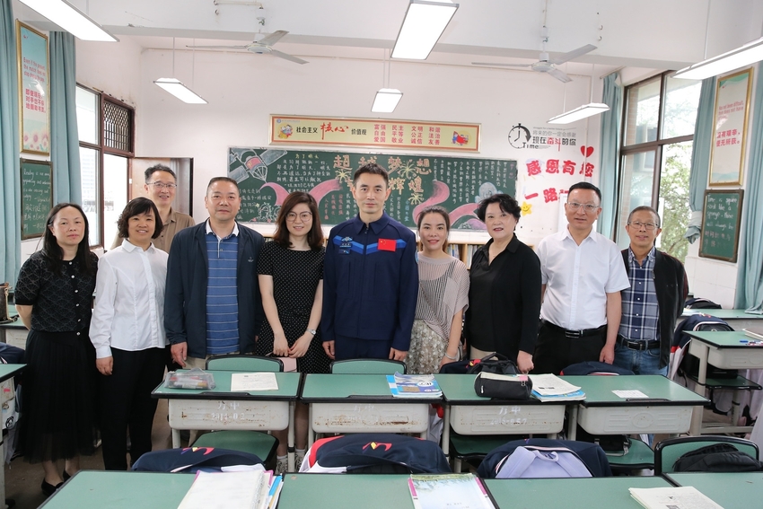 （转载）川籍航天员叶光富飞天后首次回到家乡