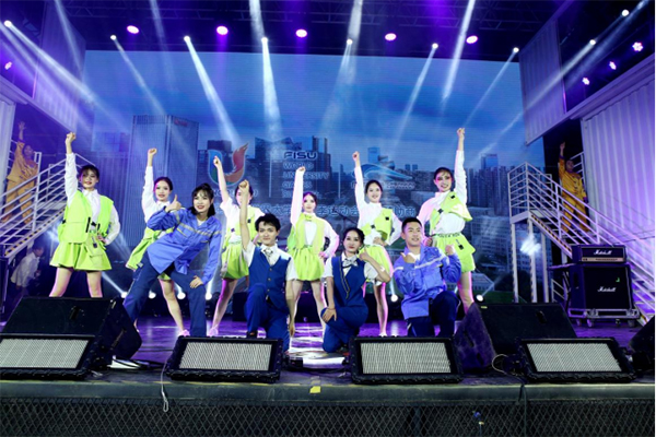 草地音乐节开演 成都轨道奏响乐动蓉城青春乐章_fororder_未标题-1