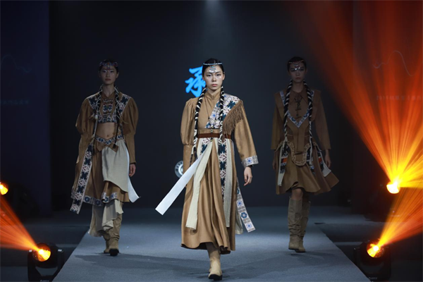 重庆外语外事学院2023届服装与服饰设计专业举行毕业作品秀_fororder_图片1