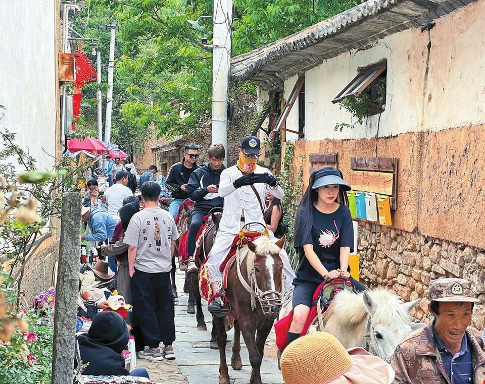 云南大理旅游持续升温_fororder_bb