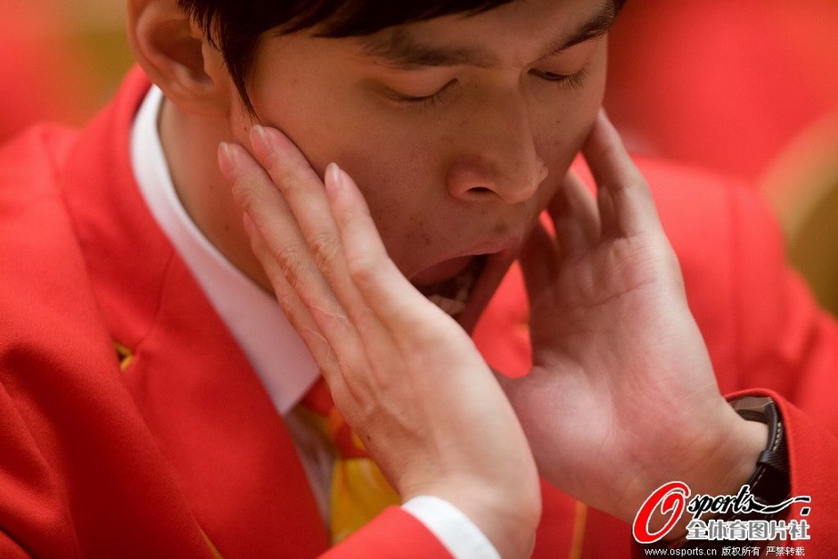 中国式冠军表彰:领导接见嘉奖 获奖金超百万