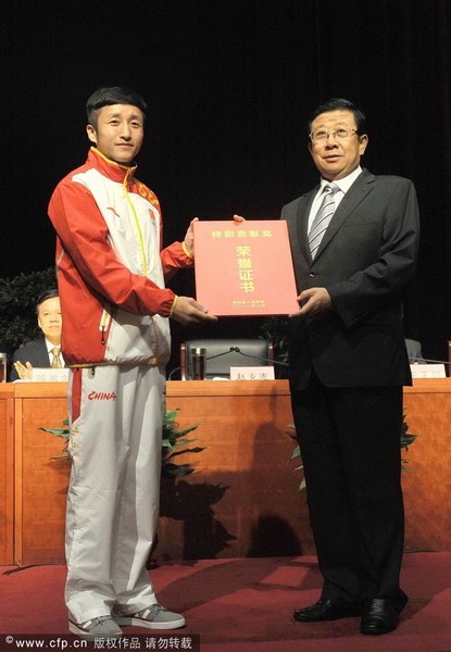 中国式冠军表彰:领导接见嘉奖 获奖金超百万