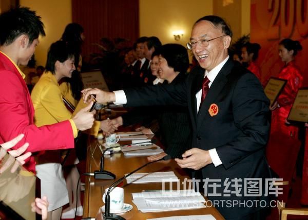 中国式冠军表彰:领导接见嘉奖 获奖金超百万