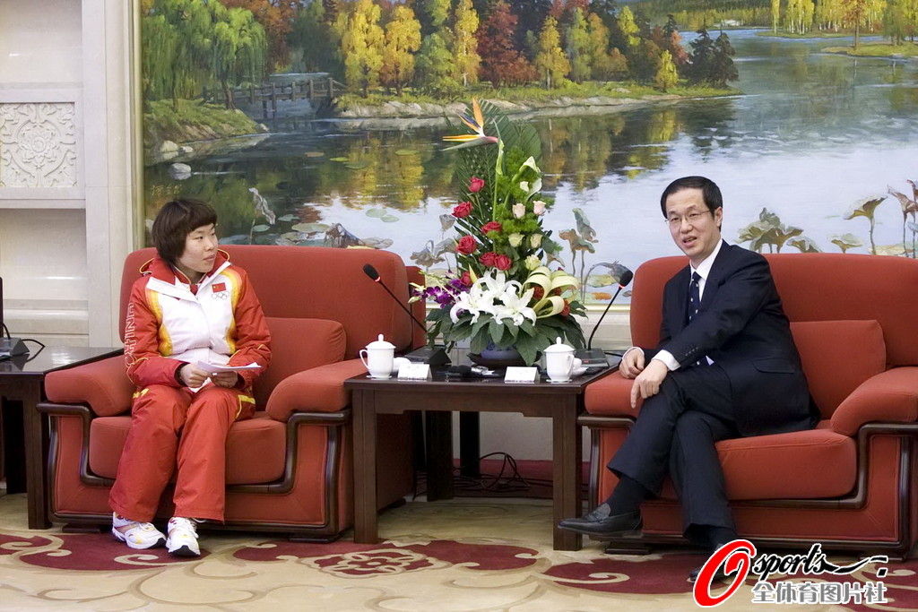 中国式冠军表彰:领导接见嘉奖 获奖金超百万