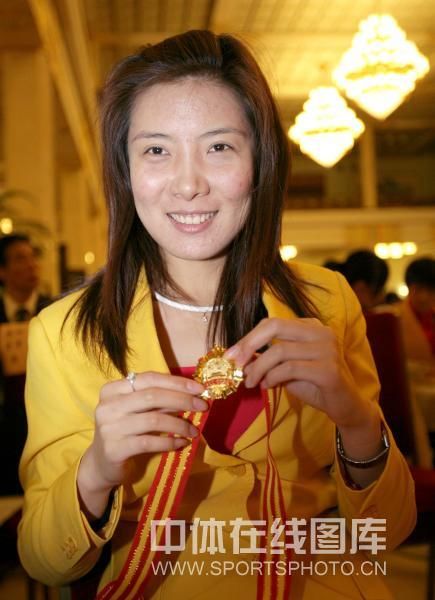 中国式冠军表彰:领导接见嘉奖 获奖金超百万