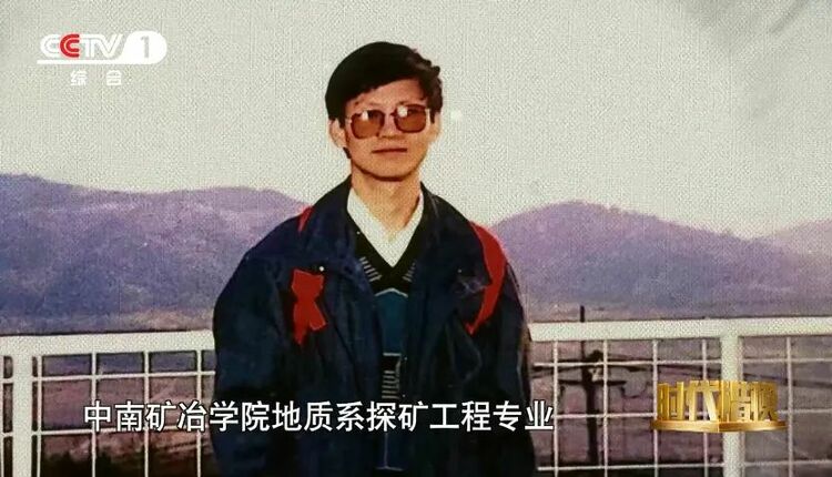 那只深潜海底2000米的“海牛”，是他送给祖国最深沉、最浪漫的礼物……