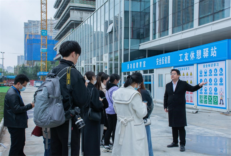 中国航天日：20余名中省市媒体编辑记者聚焦西安航天基地_fororder_9