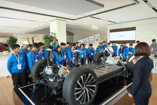 “赋能未来”助学项目上海车展系列学习实践活动圆满结束_fororder_image002