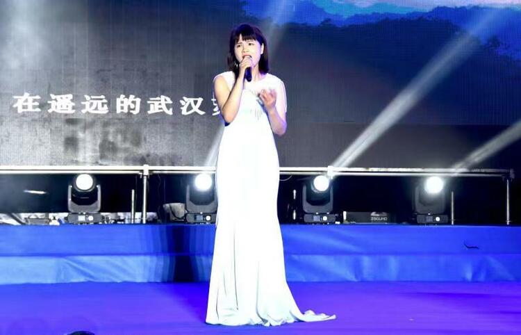 嗨爆了！湖南新邵首届全民K歌大奖赛精彩落幕_fororder_冠军