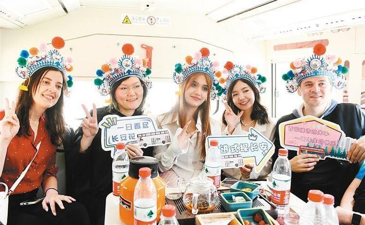 一日看尽长安花 国际友人古城“穿越之旅”来了