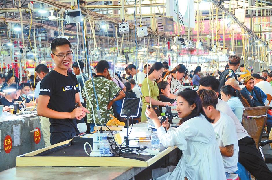 德宏瑞丽：姐告口岸贴心服务激发经济活力_fororder_4a6