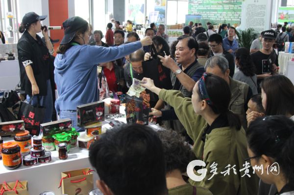（社会）农交会爆款！贵州折耳根摇身一变成了休闲零食