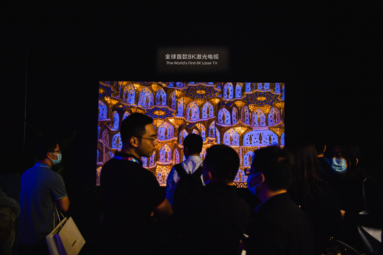 海信发布10周年巨献激光电视L8K 科技定义家庭观影_fororder_海信发布10周年巨献激光电视L8K 科技定义家庭观影final1702