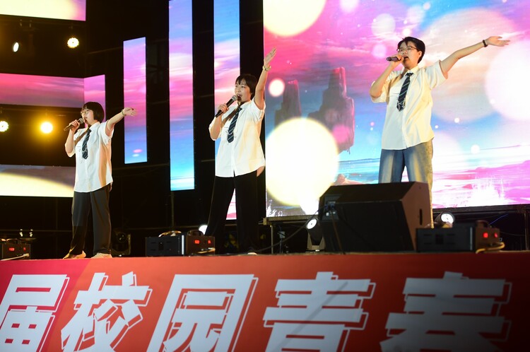 传承五四精神，扬我励志青春 ——河间英华首届校园青春音乐节完满落幕_fororder_图片3.JPG