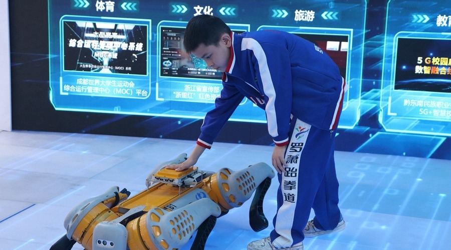 【聚焦2023数博会】“童眼”看数博 种下科创种子