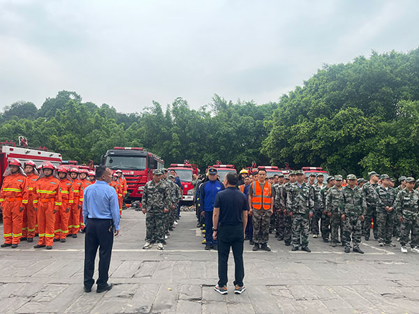 （张）宜宾江安：多措并举保护森林安全_fororder_江安县各镇半专业扑火队带装拉练-(3)