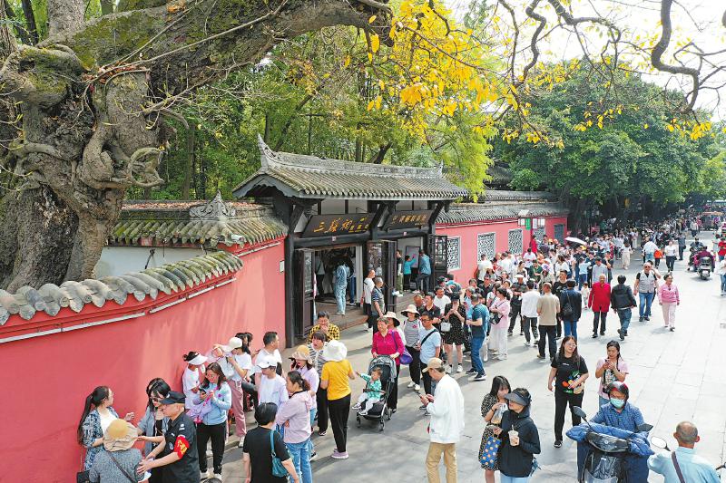 （转载）新场景新体验带动新消费 “五一”假期文旅消费“火”_fororder_87b9e4cd20d4bc46e23612537e908c99