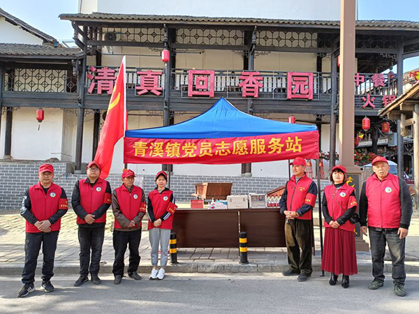广元青川：一抹“志愿红”让游客便利“到家”_fororder_志愿者服务站