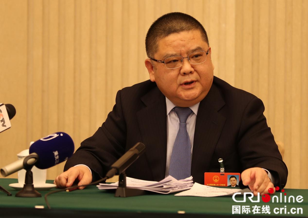 【滚动新闻】全国人大代表甘荣坤：法治建设既要打攻坚战 又要打持久战
