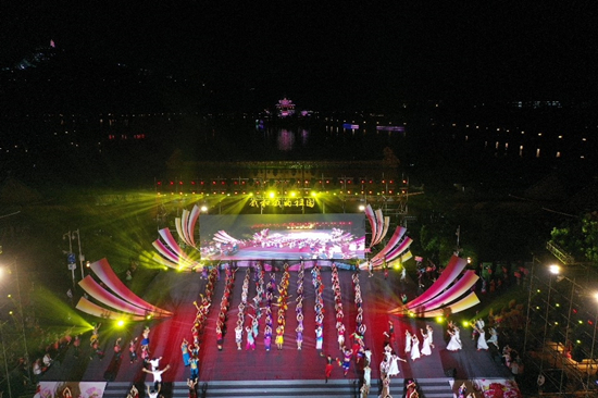 图片默认标题_fororder_演出现场。佛山市顺德区摄影家协会供图.JPG