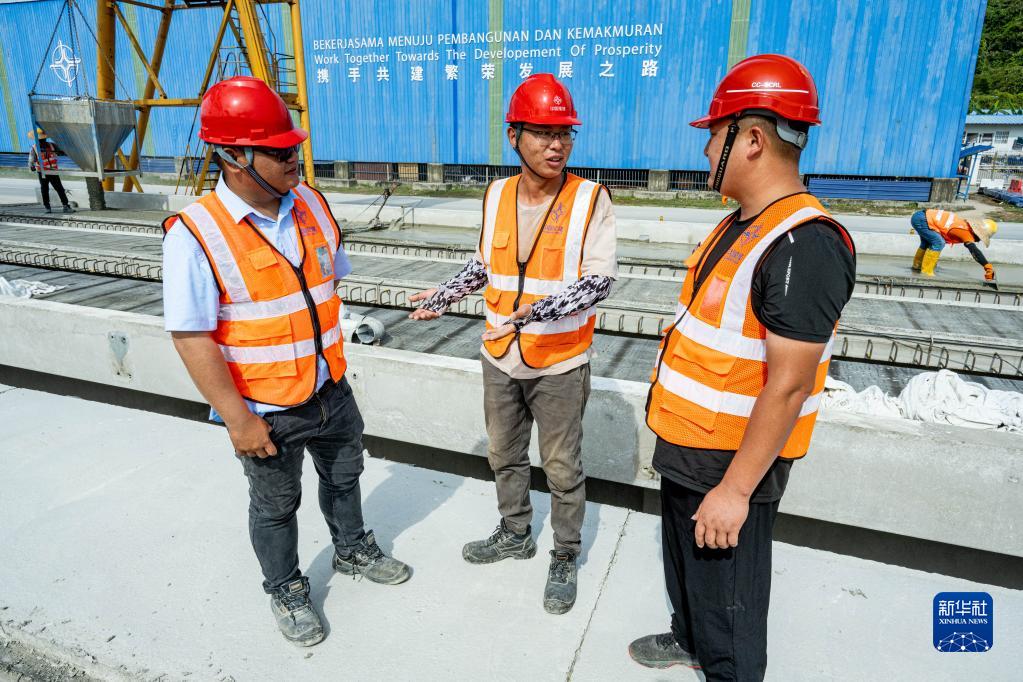 通讯：让青春在“一带一路”闪亮——记马东铁青年突击队