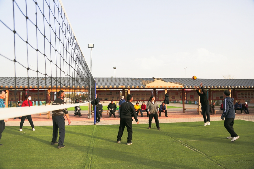 A Perfect Example of Sheer Love of Sports: Volleyball Playing in Angsu Town of Inner Mongolia_fororder_78