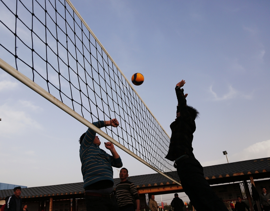 A Perfect Example of Sheer Love of Sports: Volleyball Playing in Angsu Town of Inner Mongolia_fororder_77