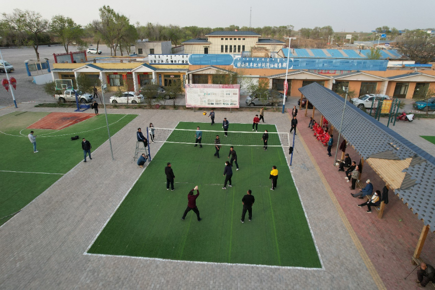 A Perfect Example of Sheer Love of Sports: Volleyball Playing in Angsu Town of Inner Mongolia_fororder_75