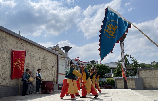 （供稿）百年步调越古今 贵州省级非遗“蓬莱地戏”焕发时代魅力_fororder_微信图片_20230511092429