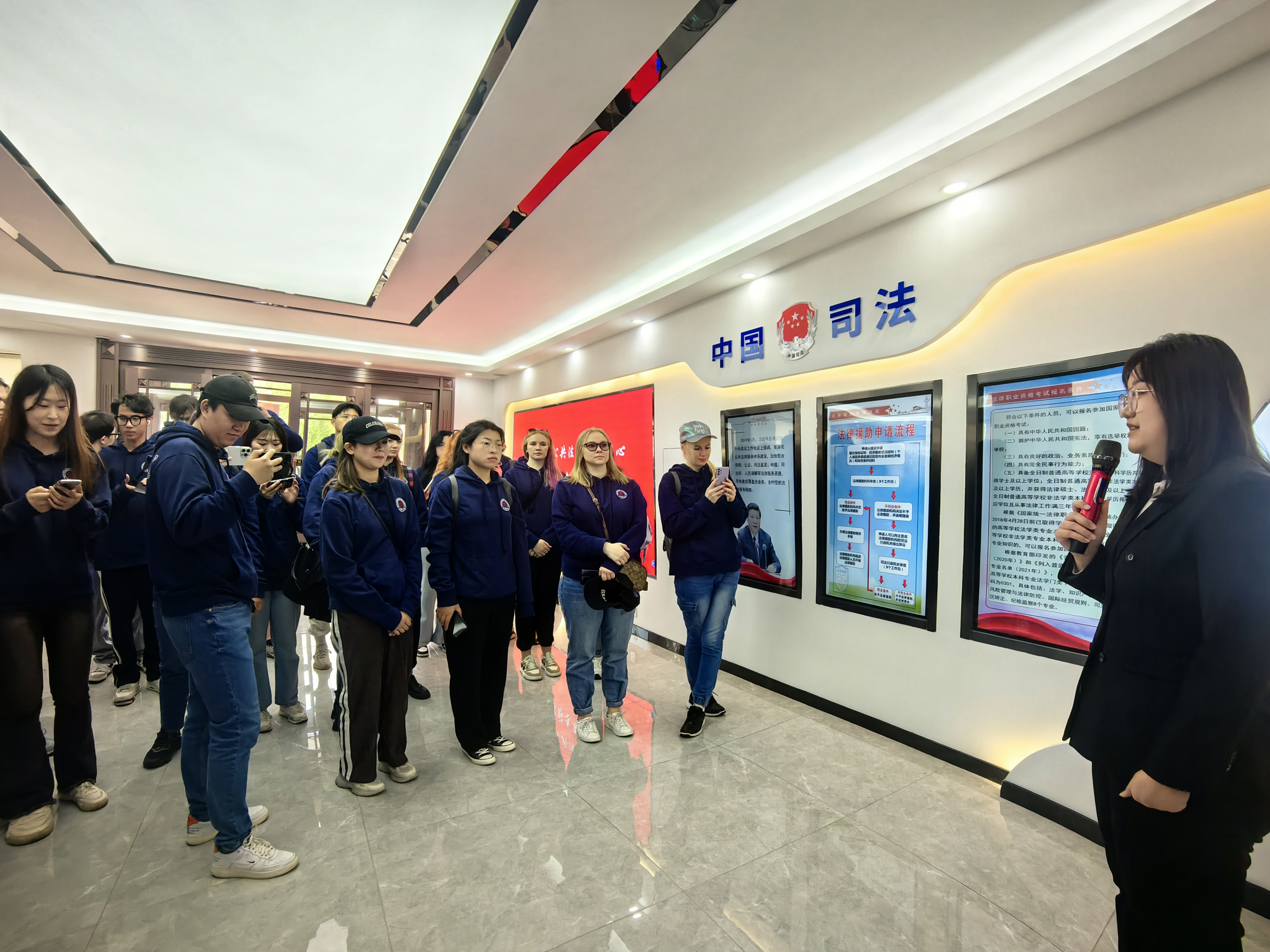 知行中国——黑龙江大学国际青年领袖营到访黑龙江省公共法律服务中心_fororder_69ee7bbaa720318c91ff5c68f13bfff