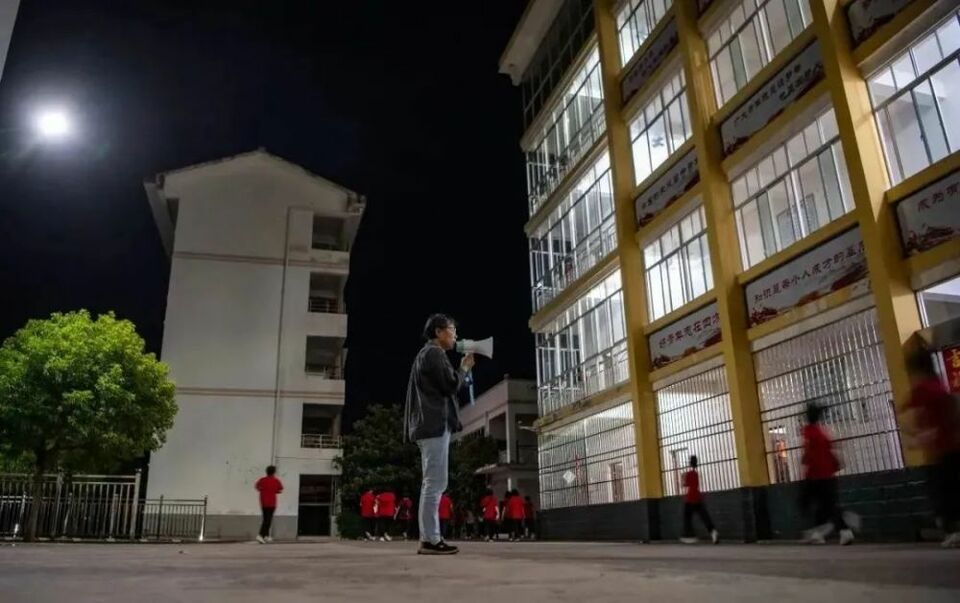 连续13年送考，张桂梅的故事，这次又让人泪目了……