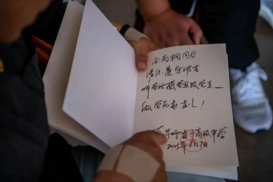 连续13年送考，张桂梅的故事，这次又让人泪目了……