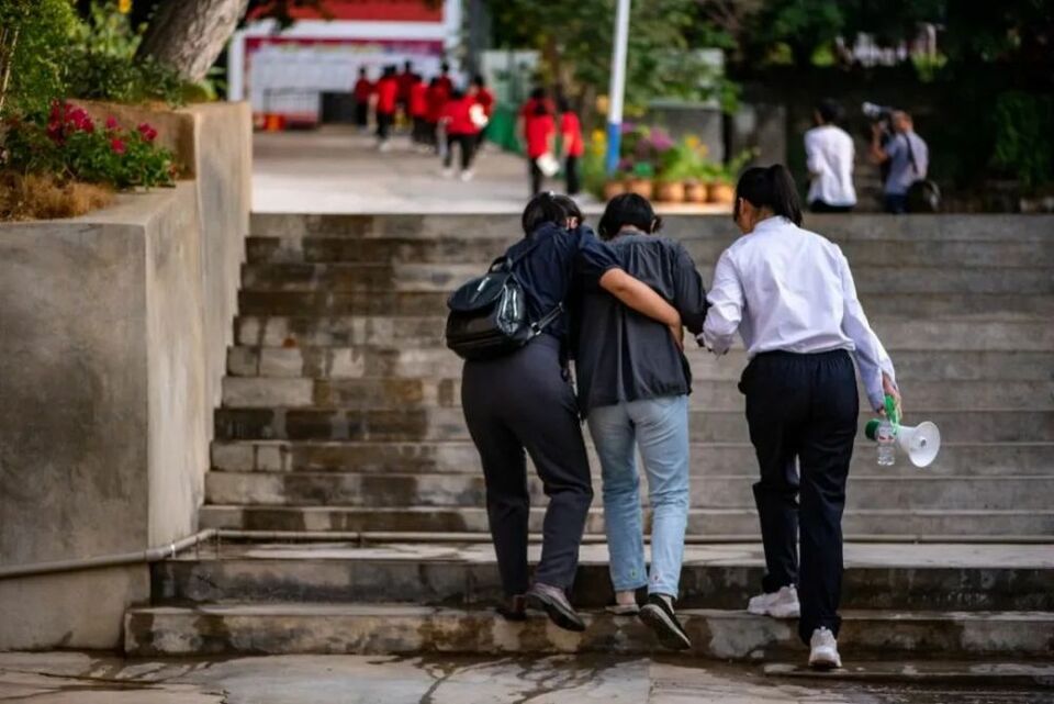 连续13年送考，张桂梅的故事，这次又让人泪目了……